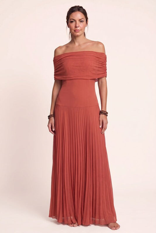 Vestido elegante sin tirantes de red