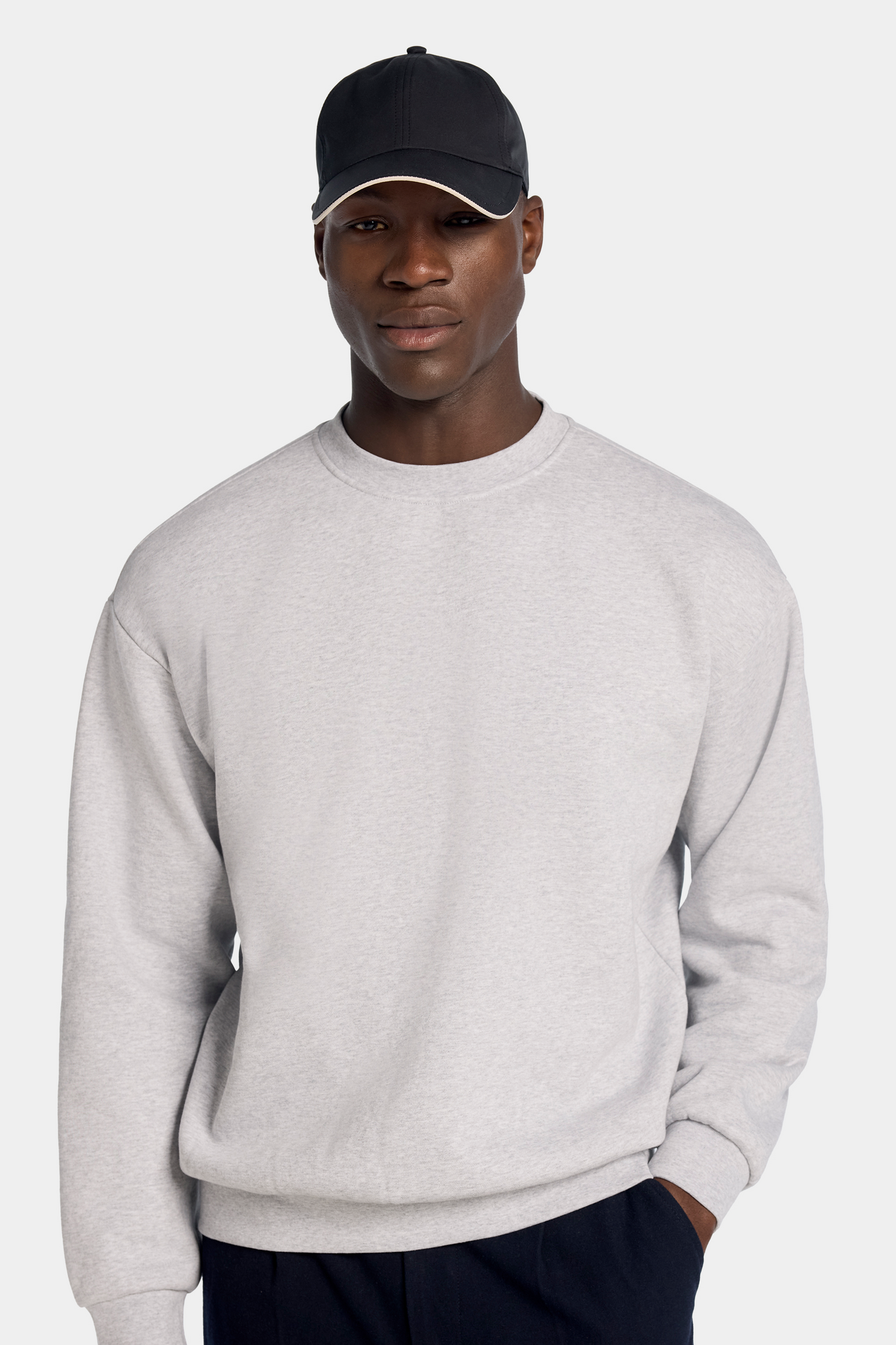 EL SUÉTER OVERSIZED CUELLO REDONDO MILAN