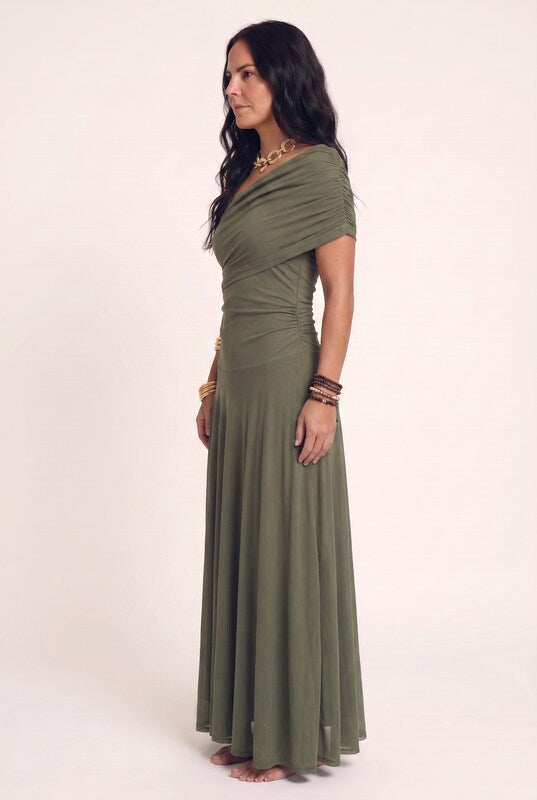 Vestido elegante sin tirantes de red