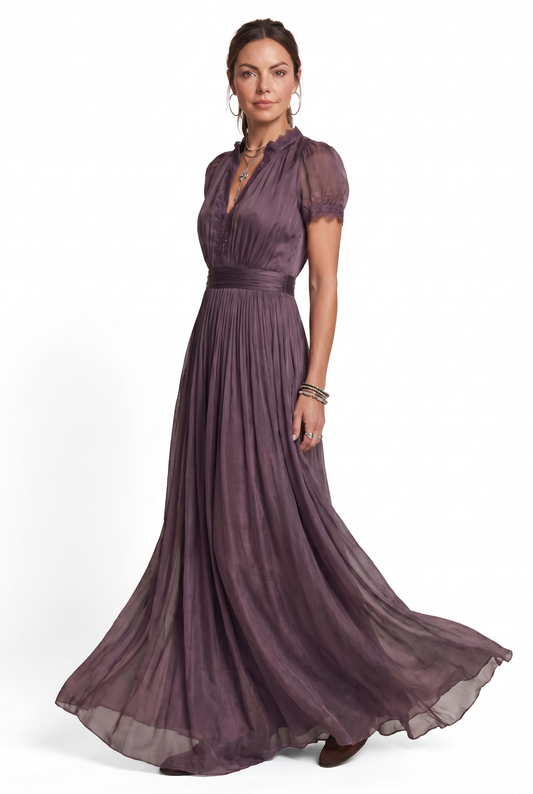 Amanda | Vestido largo morado con escote en V y ribete de encaje de gasa