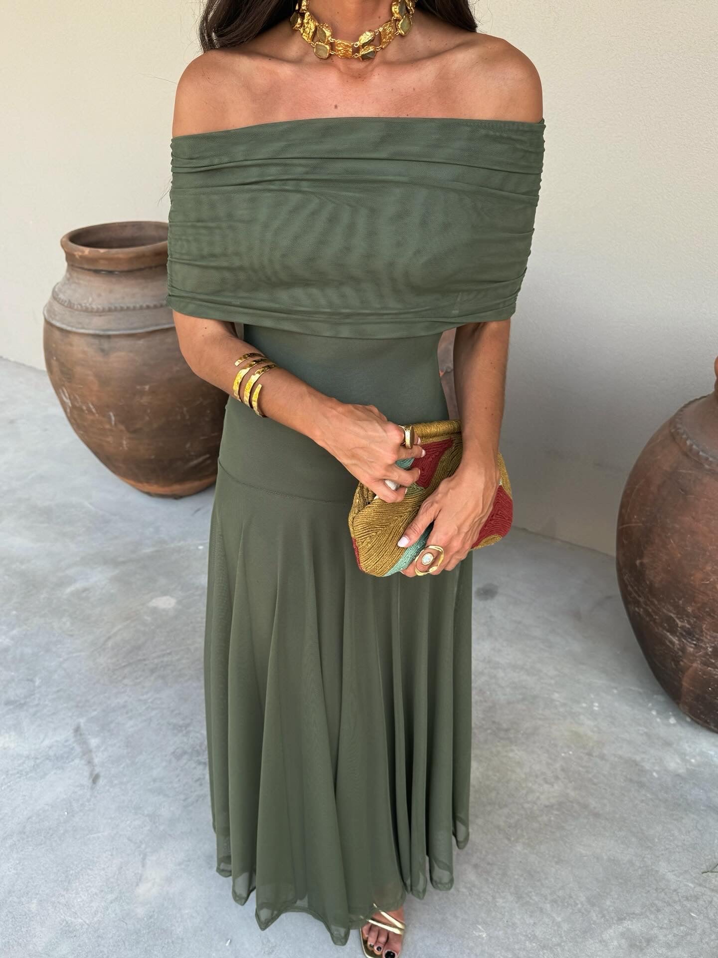 Vestido elegante sin tirantes de red