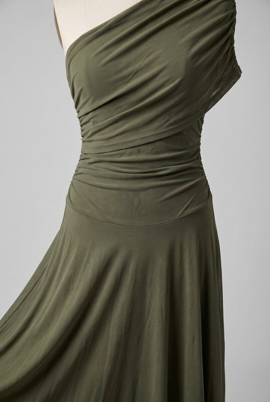 Vestido elegante sin tirantes de red