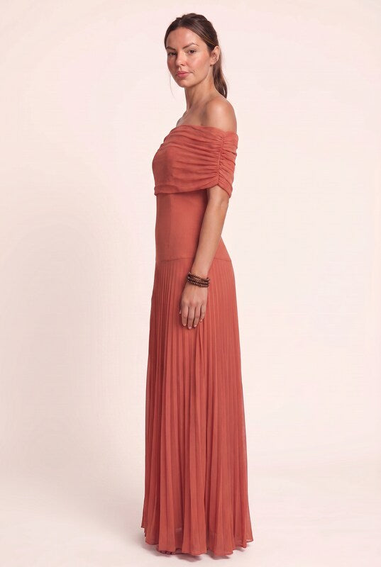 Vestido elegante sin tirantes de red