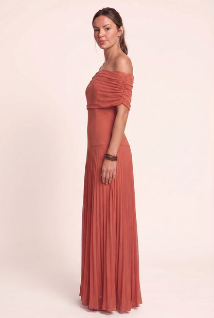 Vestido elegante sin tirantes de red