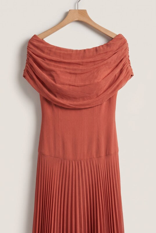 Vestido elegante sin tirantes de red