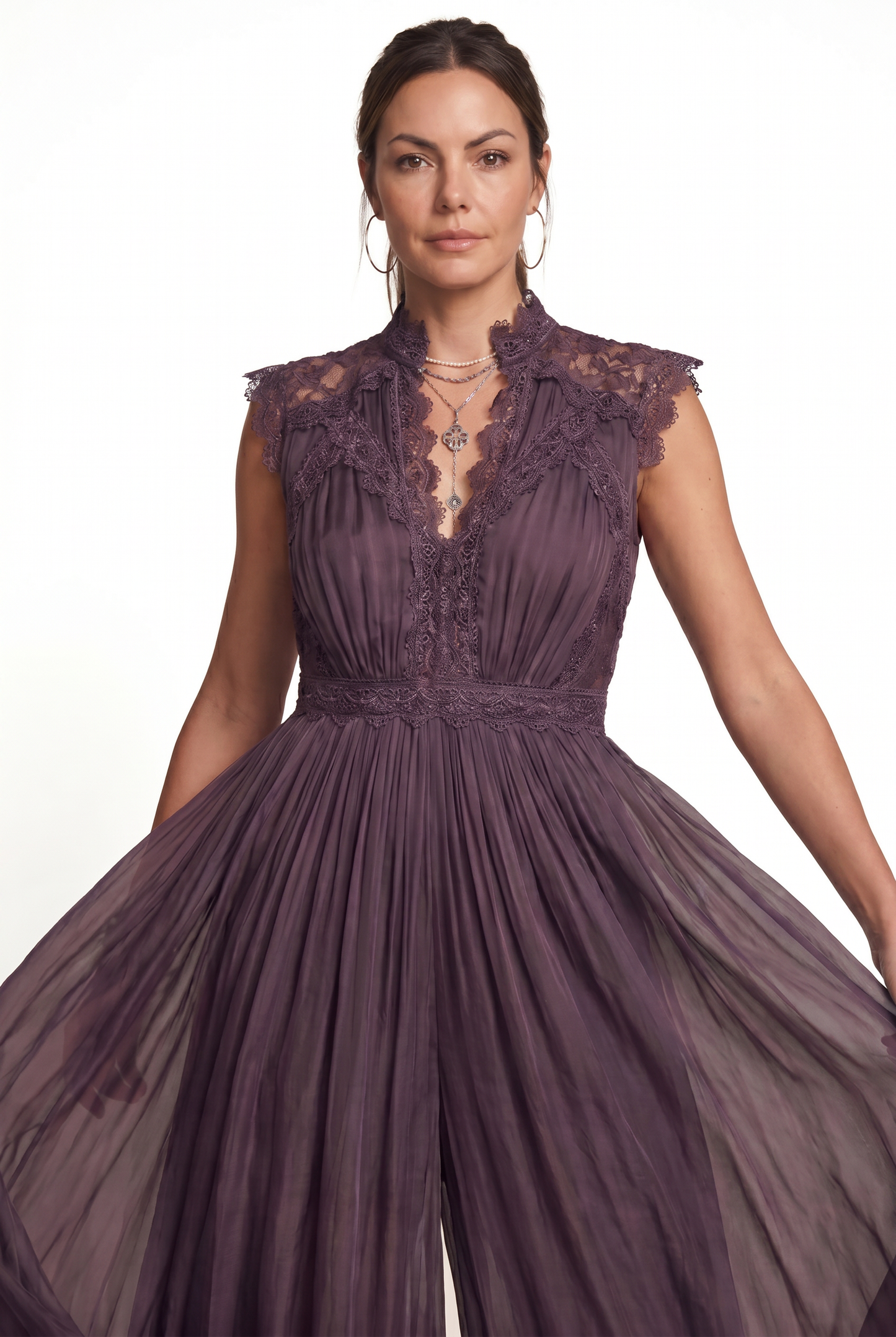 Amanda | Vestido largo morado con escote en V y ribete de encaje de gasa