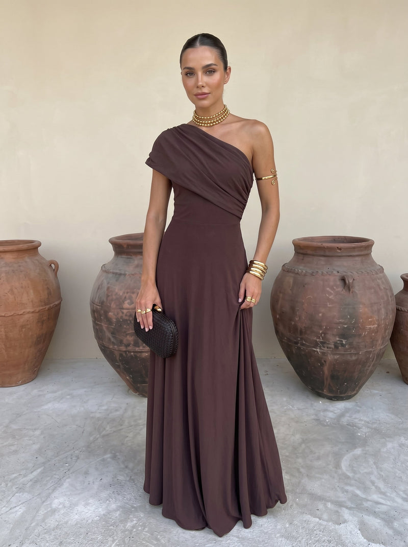 Vestido elegante sin tirantes de red