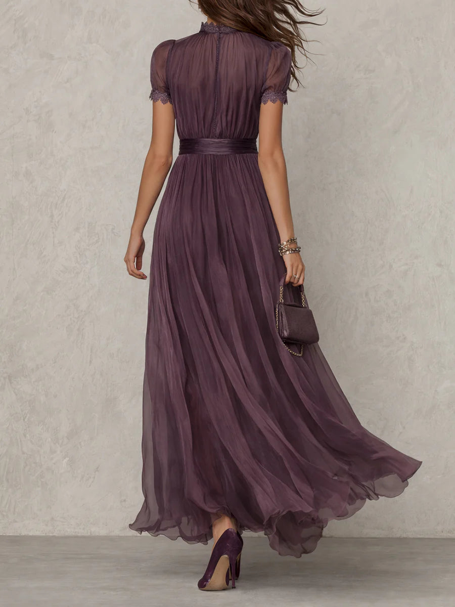Amanda | Vestido largo morado con escote en V y ribete de encaje de gasa