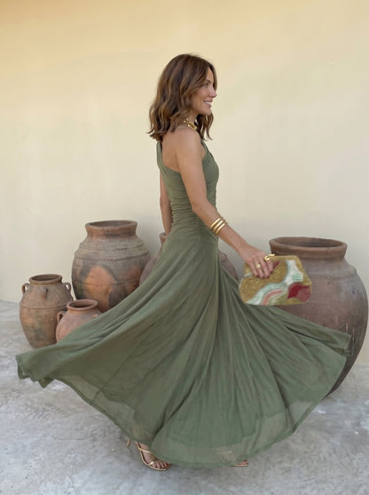 Vestido elegante sin tirantes de red