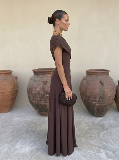 Vestido elegante sin tirantes de red